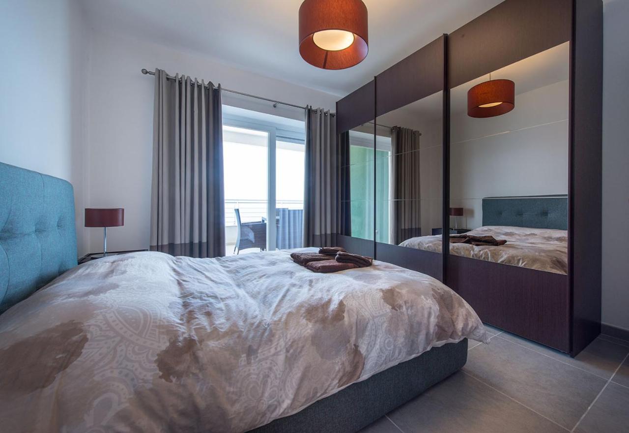 Seafront Luxury Apartment With Pool สลีมา ภายนอก รูปภาพ