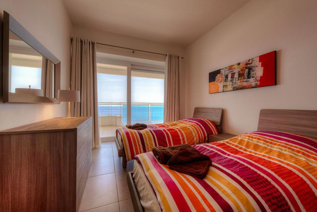Seafront Luxury Apartment With Pool สลีมา ภายนอก รูปภาพ